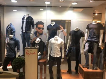 Dicas para montar uma vitrine de loja de roupas